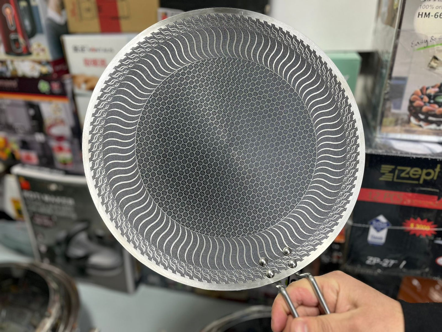 DUBAIZONES™ Laser Coating Tawa 34cm with Long Handle