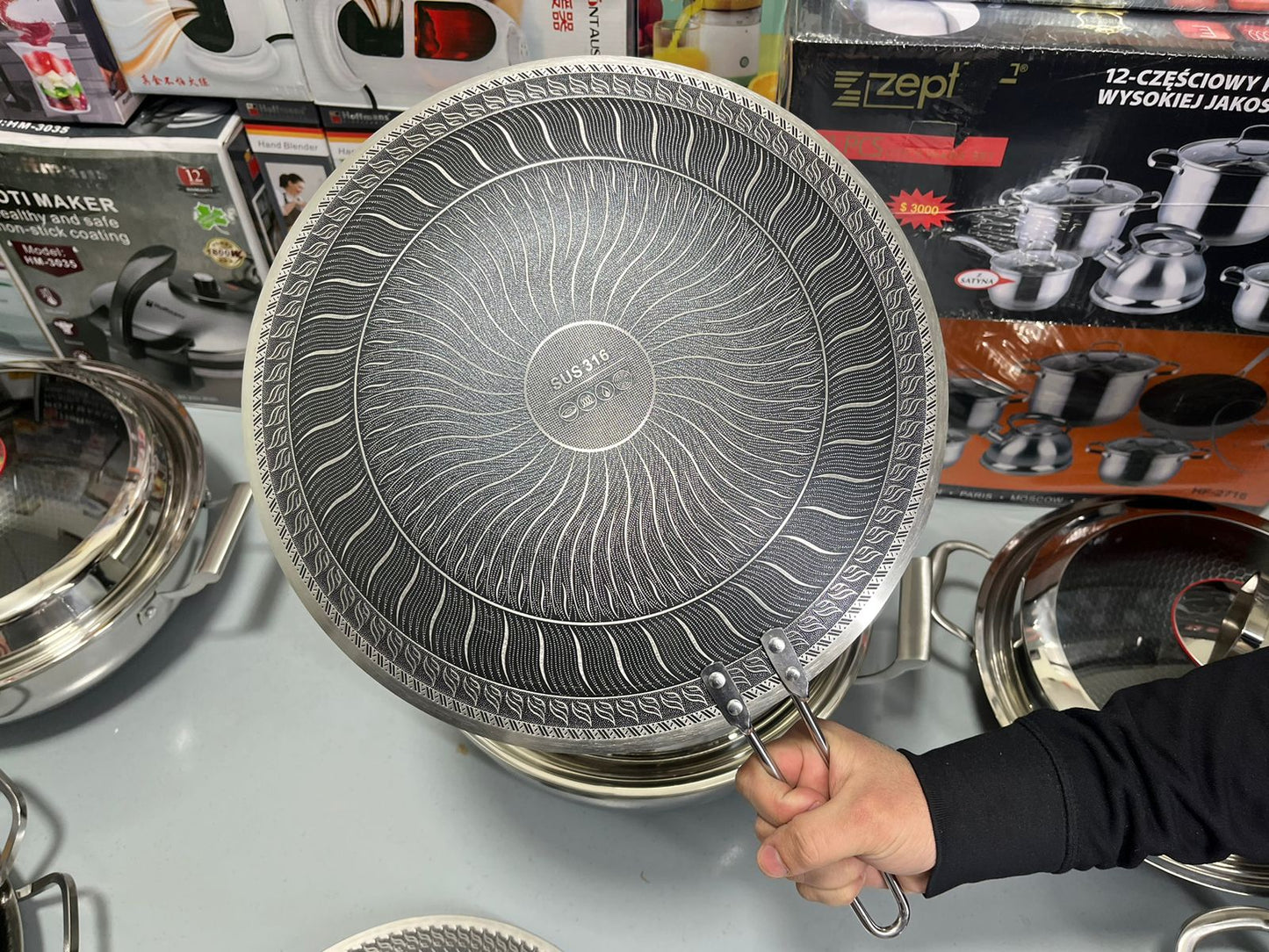 DUBAIZONES™ Laser Coating Tawa 34cm with Long Handle