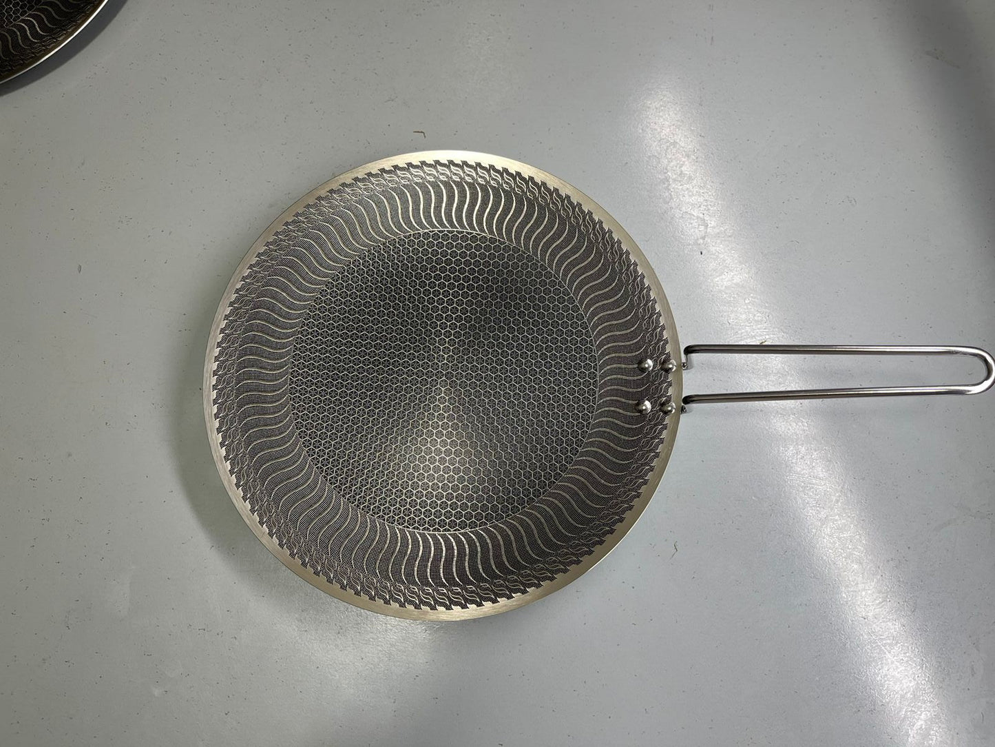 DUBAIZONES™ Laser Coating Tawa 34cm with Long Handle