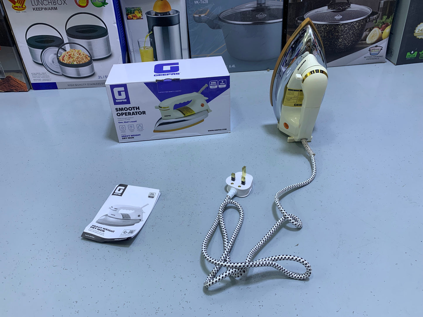 Geepas Dry iron 1200w Non Stick