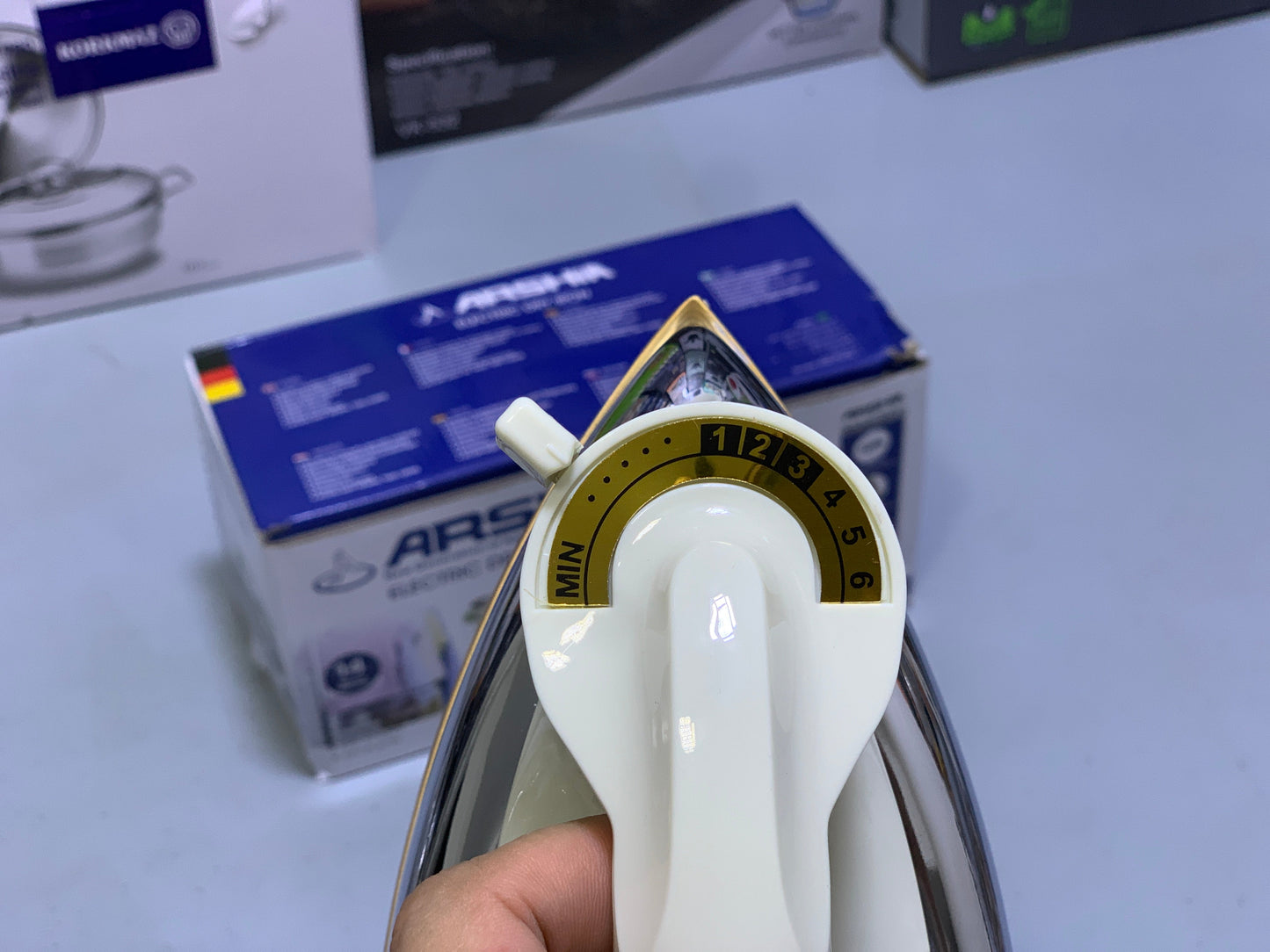 Arshia Dry iron 1200w Non Stick Plate