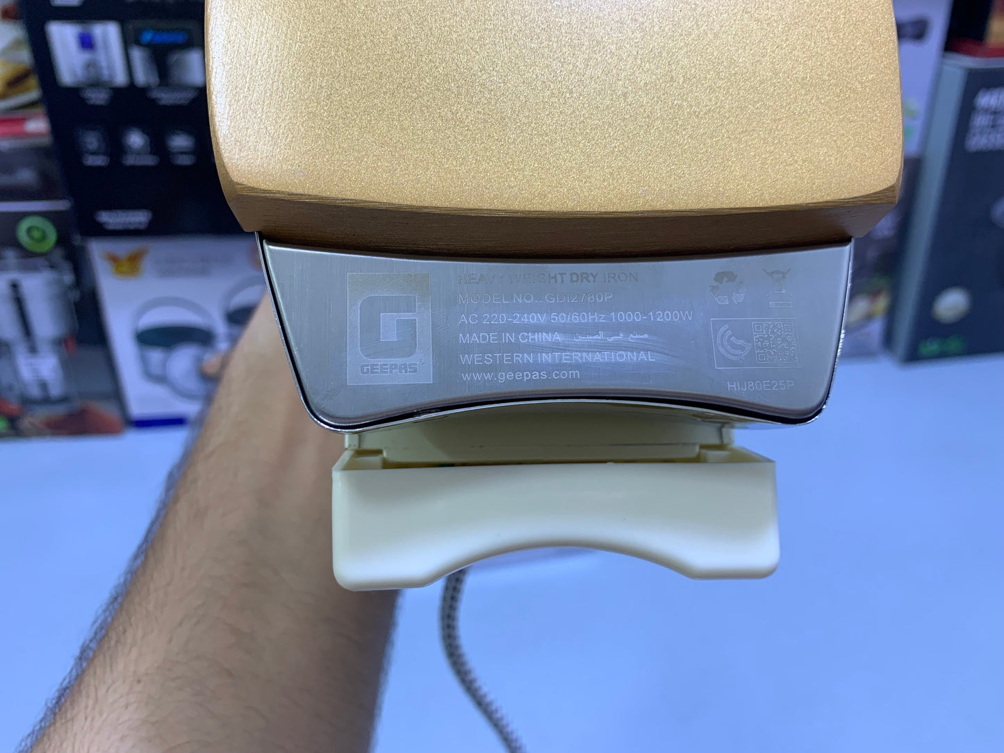 Geepas Dry iron 1200w Non Stick