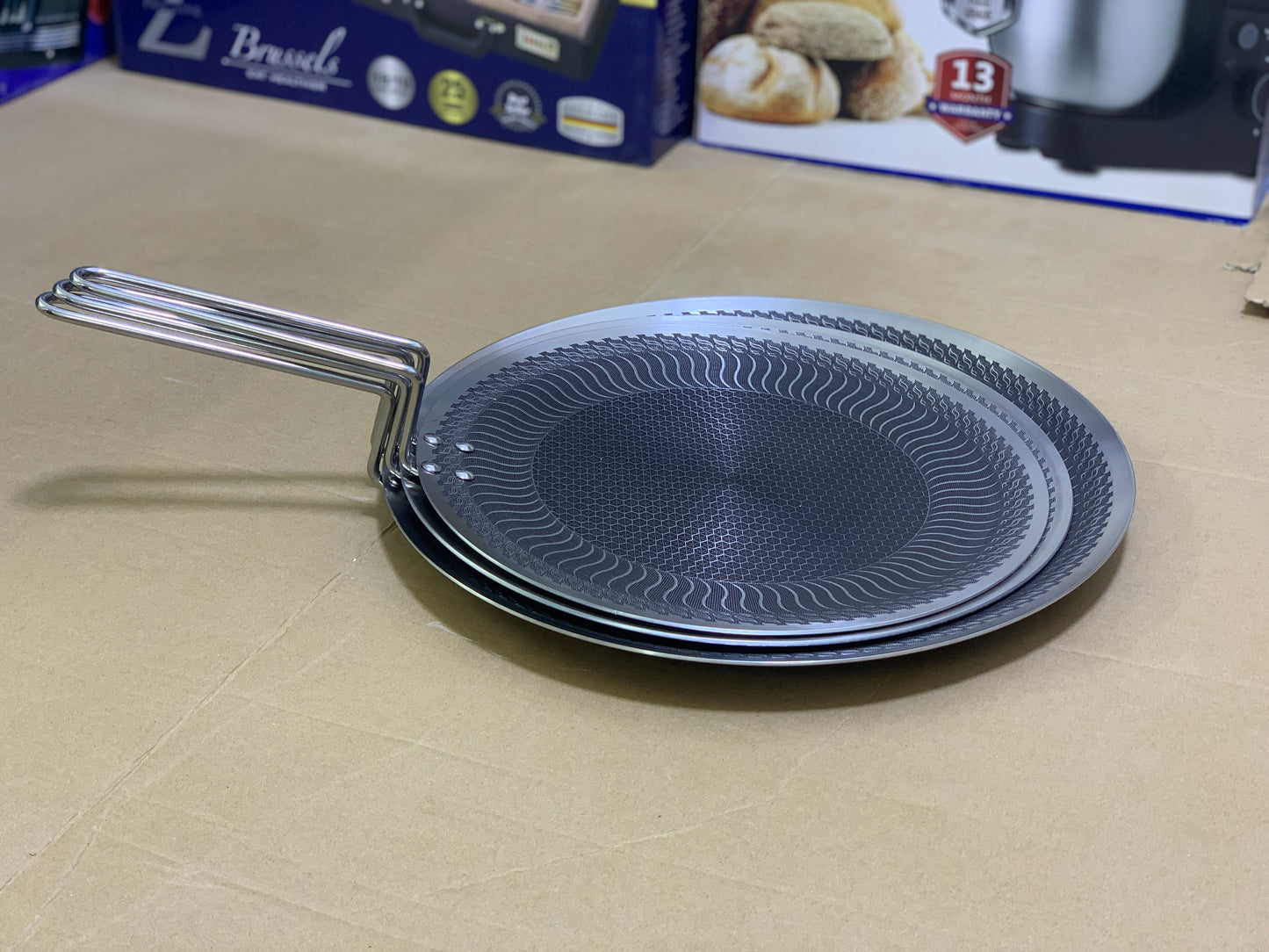 Laser Coating Tawa with Long Handle