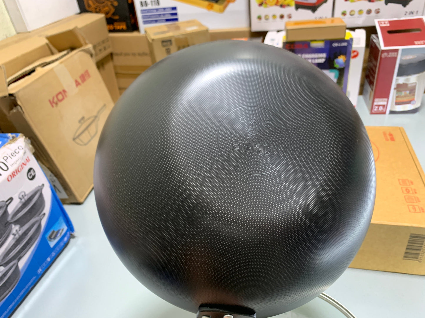 DUBAIZONES™ Dotted Pattern Laser Coating Deep Frying with Wooden Handle