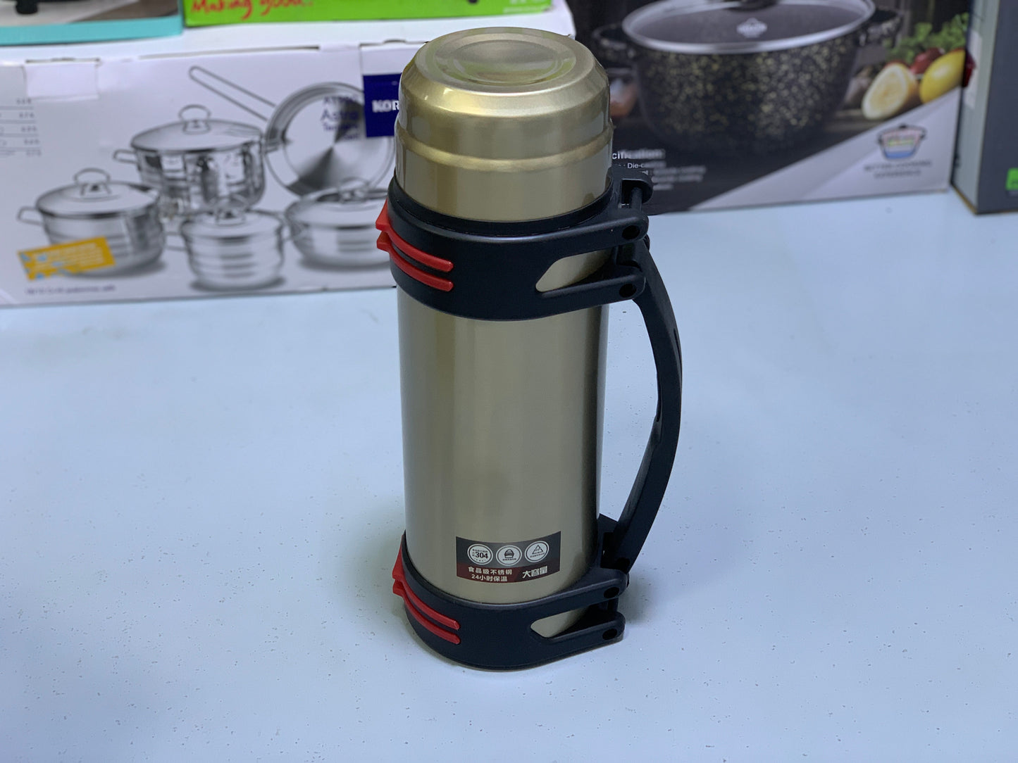 Sports Water Bottles 2000ml Portable and suitable for camping and sports